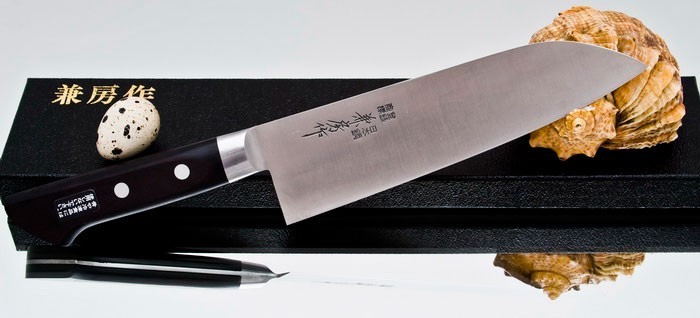 Универсальный кухонный нож Fujiwara Santoku FKH-3, 18 см. Универсальный кухонный нож Fujiwara Santoku FKH-3, 18 см.