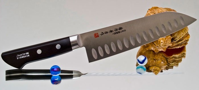 Универсальный нож Fujiwara Santoku FKS-22, 18 см. Универсальный нож Fujiwara Santoku FKS-22, 18 см.