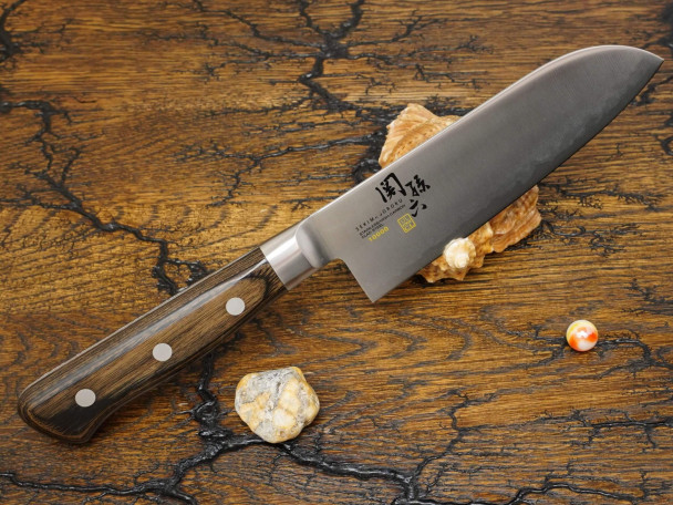 Кухонный нож KAI 10000CC Santoku AE-5162, композитная высокоуглеродистая сталь, лезвие 14,5 см. Кухонный нож KAI 10000CC Santoku AE-5162, композитная высокоуглеродистая сталь, лезвие 14,5 см.