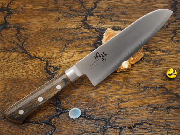 Кухонный нож KAI 10000CC Santoku AE-5161, композитная высокоуглеродистая сталь, лезвие 16,5 см. Кухонный нож KAI 10000CC Santoku AE-5161, композитная высокоуглеродистая сталь, лезвие 16,5 см.