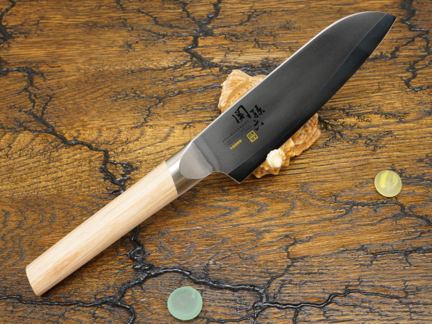 Кухонный нож KAI 10000CL Santoku AE-5253, нержавеющая сталь VG-MAX, лезвие 14,5 см. Кухонный нож KAI 10000CL Santoku AE-5253, нержавеющая сталь VG-MAX, лезвие 14,5 см.