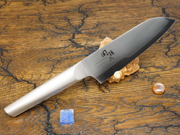 Кухонный нож KAI 10000ST Santoku AB-5291, нержавеющая сталь VG-MAX, лезвие 14,5 см. Кухонный нож KAI 10000ST Santoku AB-5291, нержавеющая сталь VG-MAX, лезвие 14,5 см.
