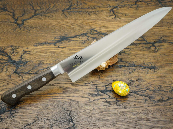 Кухонный нож KAI Kujaku Gyuto AE-5454, нержавеющая сталь DSR1K6, лезвие 27 см. Кухонный нож KAI Kujaku Gyuto AE-5454, нержавеющая сталь DSR1K6, лезвие 27 см.