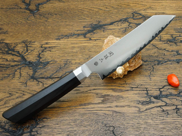 Кухонный нож KAI Master line Kaname Kiritsuke AE-5501, сталь VG XEOS, лезвие 15 см. Кухонный нож KAI Master line Kaname Kiritsuke AE-5501, сталь VG XEOS, лезвие 15 см.