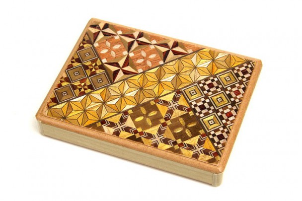 Японская коробка с секретом Yosegi NSZ-PB-015, 4 шага, 127x90X12 мм. Японская коробка с секретом Yosegi NSZ-PB-015, 4 шага, 127x90X12 мм.