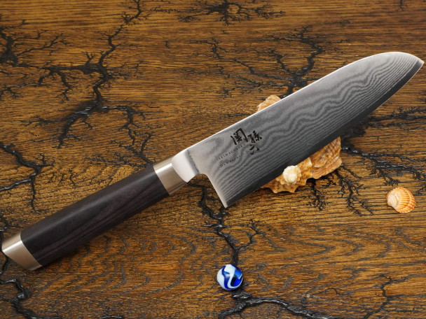 Кухонный нож KAI Damascus Santoku AE-5200, нержавеющая сталь VG-MAX, лезвие 16,5 см. Кухонный нож KAI Damascus Santoku AE-5200, нержавеющая сталь VG-MAX, лезвие 16,5 см.
