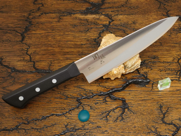 Кухонный нож KAI Moegi Gyuto AE-2902, нержавеющая сталь DSR1K6, лезвие 18 см. Кухонный нож KAI Moegi Gyuto AE-2902, нержавеющая сталь DSR1K6, лезвие 18 см.