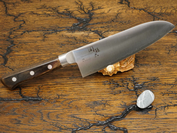 Кухонный нож KAI Mokuren Santoku AE-5156, композитная нержавеющая сталь, лезвие 16,5 см. Кухонный нож KAI Mokuren Santoku AE-5156, композитная нержавеющая сталь, лезвие 16,5 см.