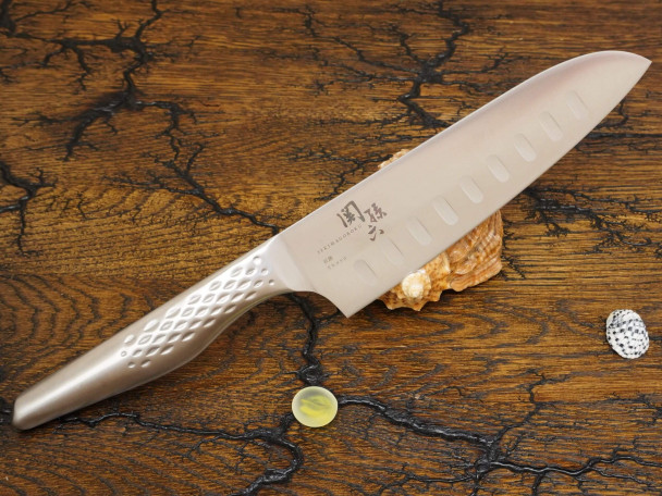 Кухонный нож KAI Shoso Santoku AB-5157, композитная высокоуглеродистая сталь, лезвие 16,5 см. Кухонный нож KAI Shoso Santoku AB-5157, композитная высокоуглеродистая сталь, лезвие 16,5 см.