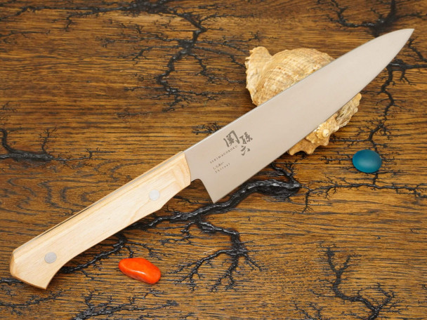 Кухонный нож KAI Siraai Gyuto AB-5483, нержавеющая сталь DSR1K6, лезвие 18 см. Кухонный нож KAI Siraai Gyuto AB-5483, нержавеющая сталь DSR1K6, лезвие 18 см.