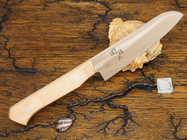 Кухонный нож KAI Siraai Santoku AB-5481, нержавеющая сталь DSR1K6, лезвие 14,5 см. Кухонный нож KAI Siraai Santoku AB-5481, нержавеющая сталь DSR1K6, лезвие 14,5 см.