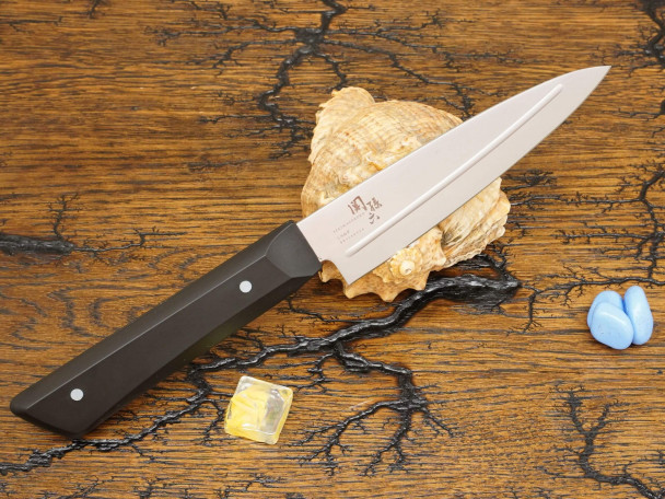Кухонный нож KAI Sironezu Petty AB-5470, нержавеющая сталь DSR1K6, лезвие 12 см. Кухонный нож KAI Sironezu Petty AB-5470, нержавеющая сталь DSR1K6, лезвие 12 см.