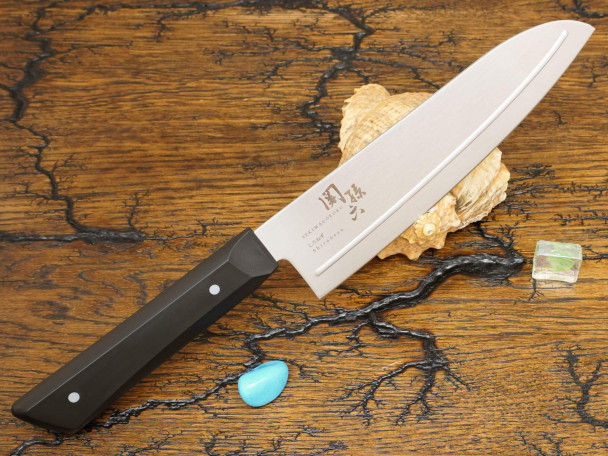 Кухонный нож KAI Sironezu Santoku AB-5472, нержавеющая сталь DSR1K6, лезвие 16,5 см. Кухонный нож KAI Sironezu Santoku AB-5472, нержавеющая сталь DSR1K6, лезвие 16,5 см.