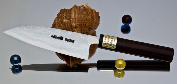 Кухонный нож Moritaka AS Damaskus Small Santoku KSD-130, 13 см. Кухонный нож Moritaka AS Damaskus Small Santoku KSD-130, 13 см.