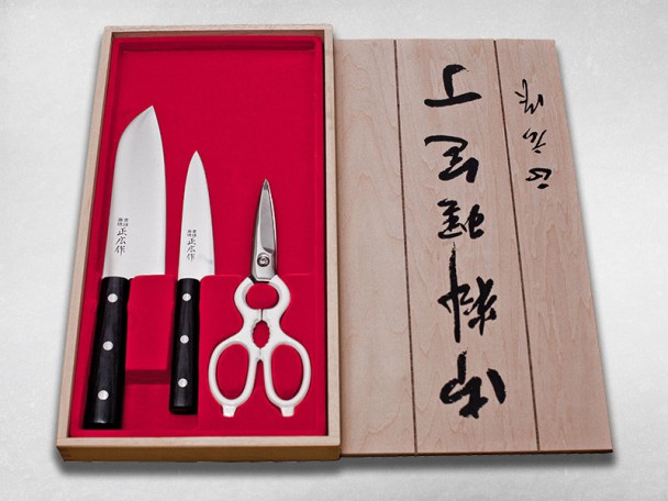 Набор кухонный из двух ножей и ножниц в подарочной деревянной коробке Masahiro 11534W Набор кухонный из двух ножей и ножниц в подарочной деревянной коробке Masahiro 11534W