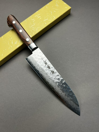 Поварской нож Сантоку Sakai Takayuki Damascus Hammered 07222, 180 мм. Поварской нож Сантоку Sakai Takayuki Damascus Hammered 07222, 180 мм.