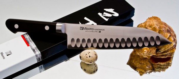 Нож сантоку Misono Molibden Steel с проточкой Santoku 180 мм. Нож сантоку Misono Molibden Steel с проточкой Santoku 180 мм.
