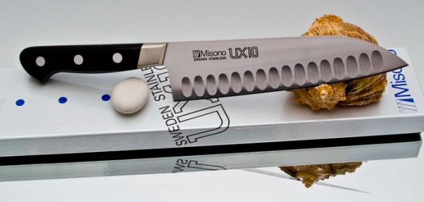 Нож сантоку Misono UX10 Steel с проточкой Santoku 180 мм. Нож сантоку Misono UX10 Steel с проточкой Santoku 180 мм.