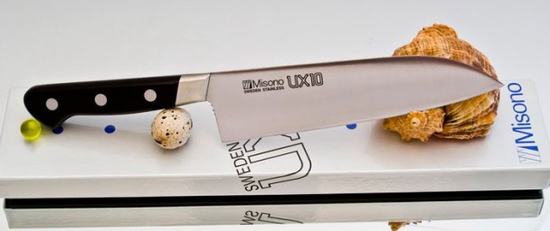 Нож сантоку Misono UX10 Steel Santoku 180 мм. Нож сантоку Misono UX10 Steel Santoku 180 мм.