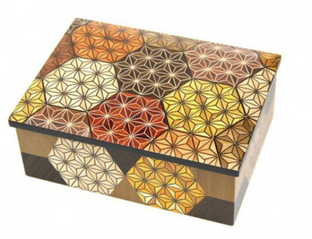 Японская шкатулка Yosegi NSZ-JB-002-KI, 180x120X60 мм., крышка сверху Японская шкатулка Yosegi NSZ-JB-002-KI, 180x120X60 мм., крышка сверху