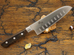 Кухонный нож KAI Benifuji Santoku AB-5438, нержавеющая сталь DSR1K6, лезвие 16,5 см. с проточкойукт